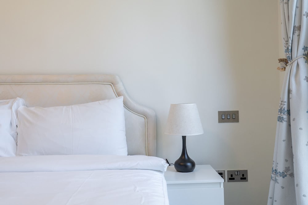 Magnificent 1 BR Apt Situated on a Prime Location