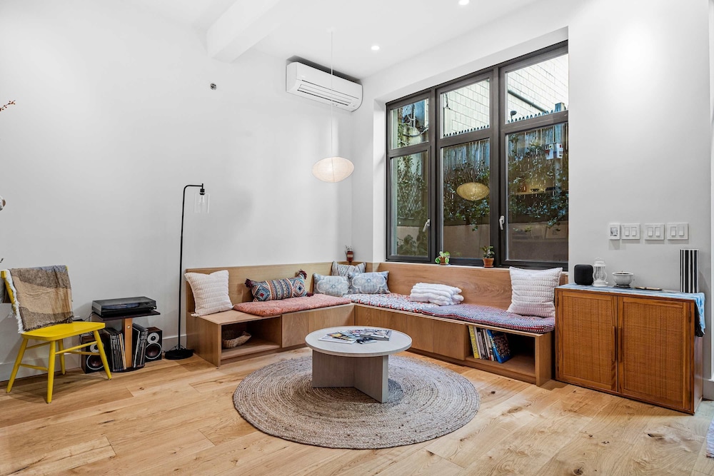 Havemeyer by Rove Travel Duplex Loft w Terrace