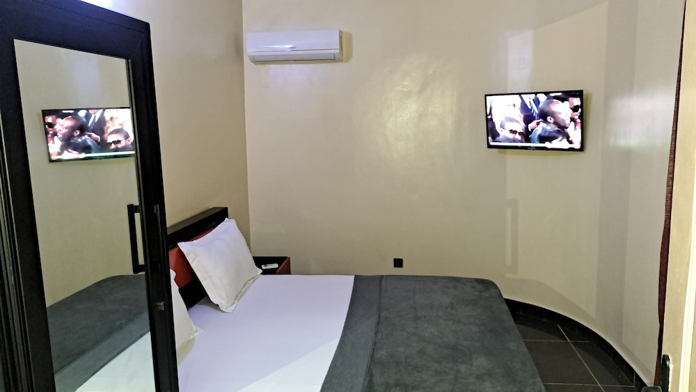 Room-economy Double Bed in Royal Blue Gu