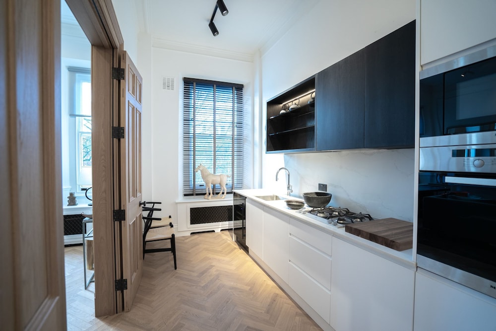 Cadogan Square - 2 Bedroom Apartment V