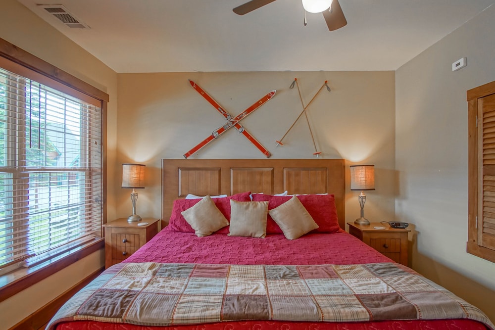 Camp 4 # 11: 3 Bedrooms + Bonus Sleeping Den, 3.5 Baths: Slope Side