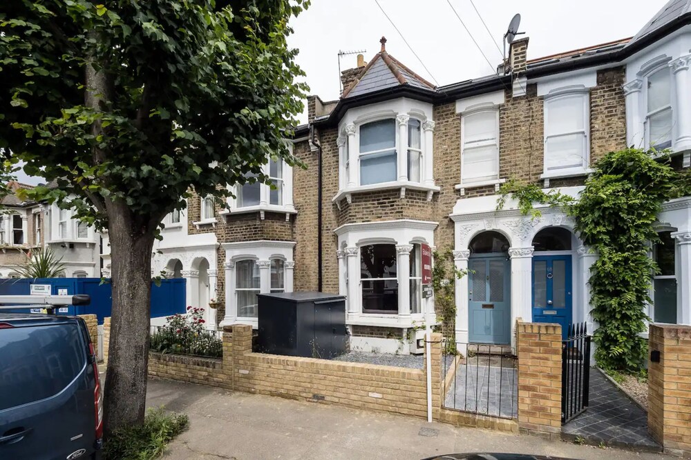 Lovely 4 Bedroom Terraced Family Home