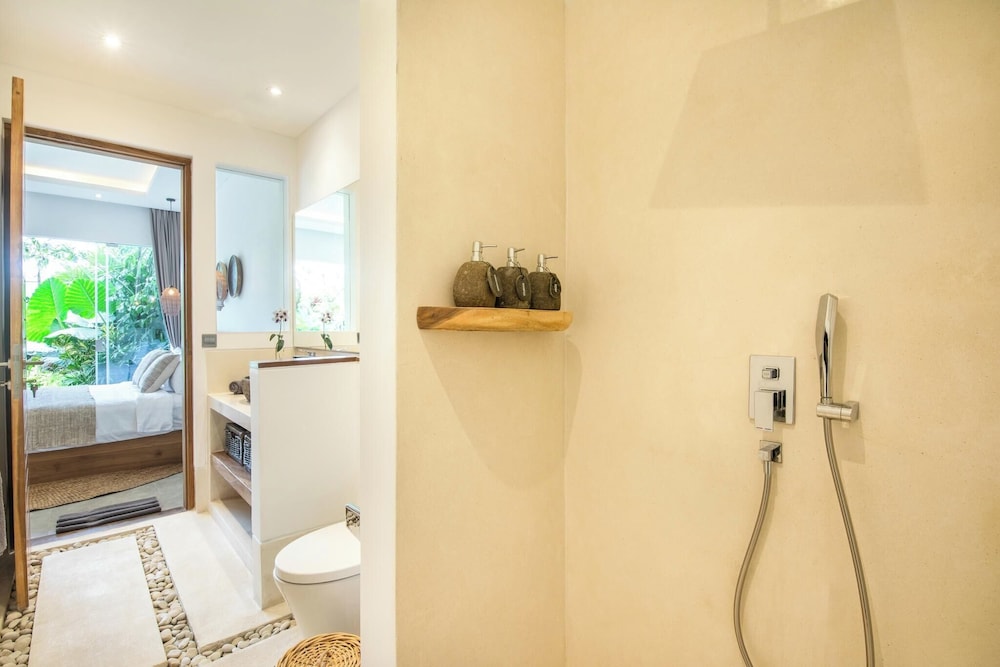 Brand New 4br Villa 400 to Finns Canggu