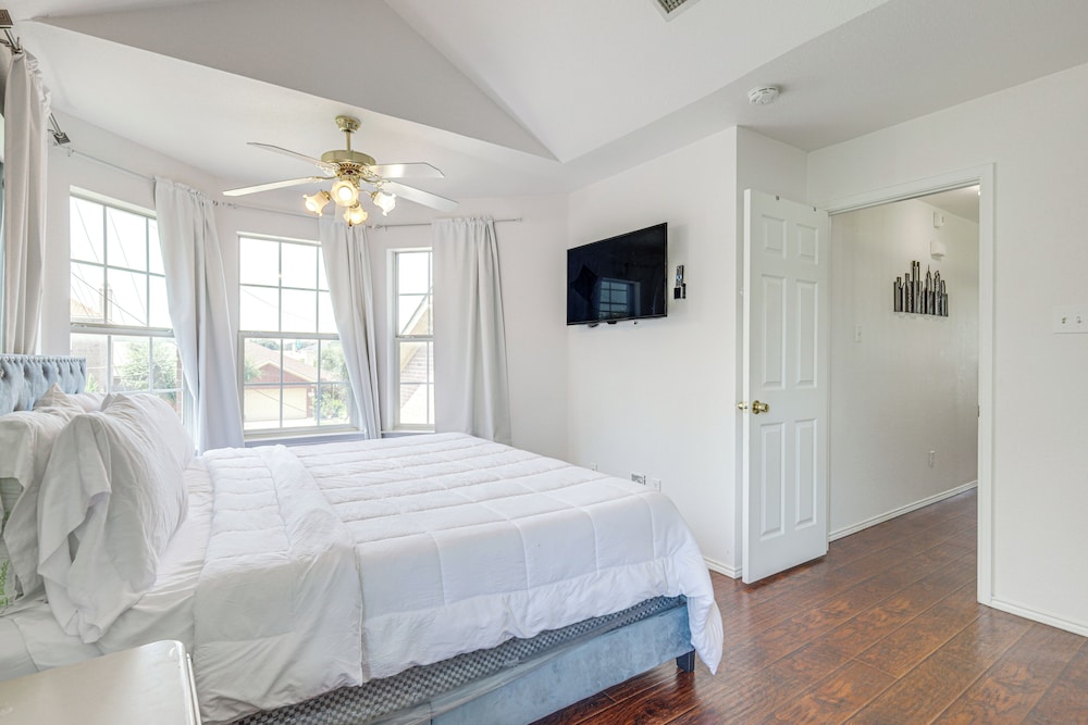 3 Mi to Dfw: Pet-friendly Euless Home