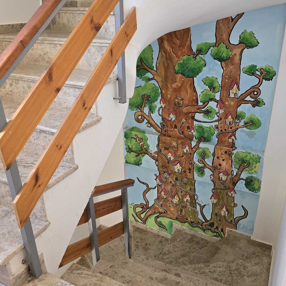 Lazy Roo Hostel Saranda