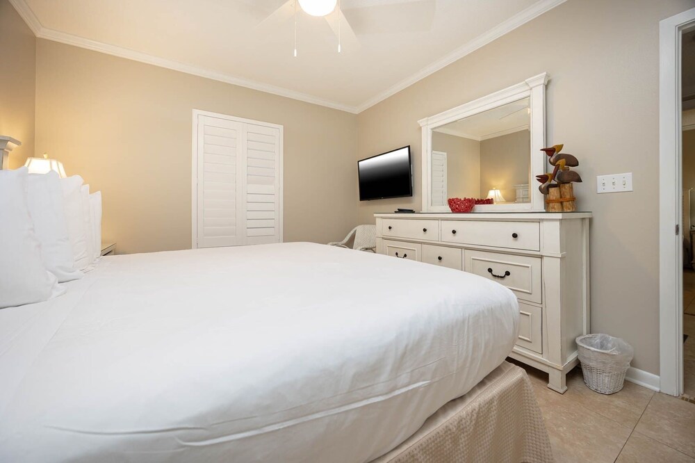 Phoenix X 809 3 Bedroom Condo