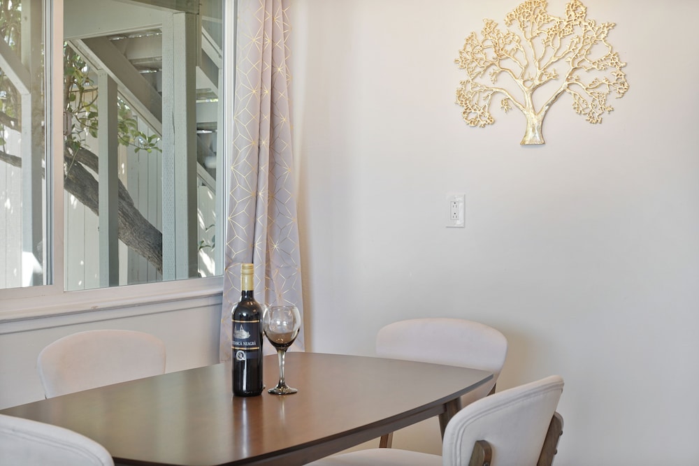 Cozy 2BR Mountain View Private Deck