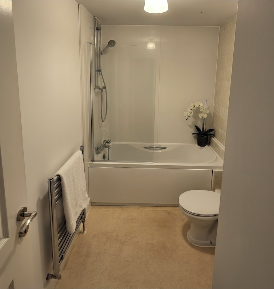 Charming 4-bedroom Stoke Gifford Retreat for 9 Guests