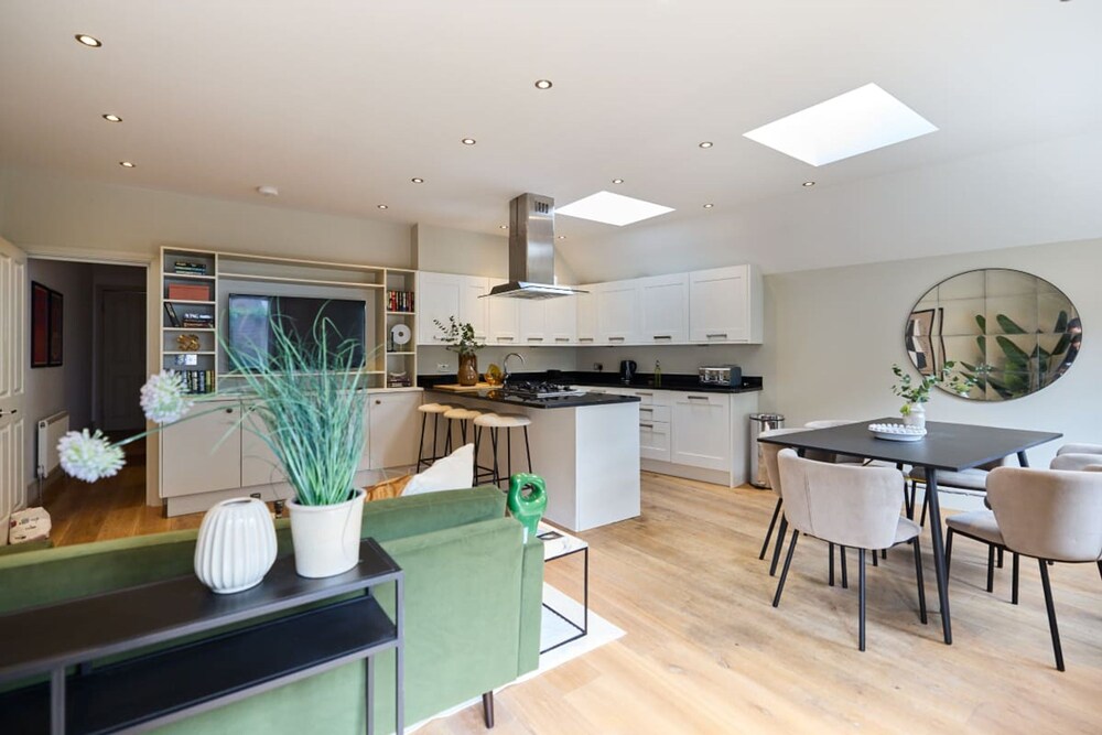 The Fulham Wharf - Glamorous 2bdr Flat With Garden