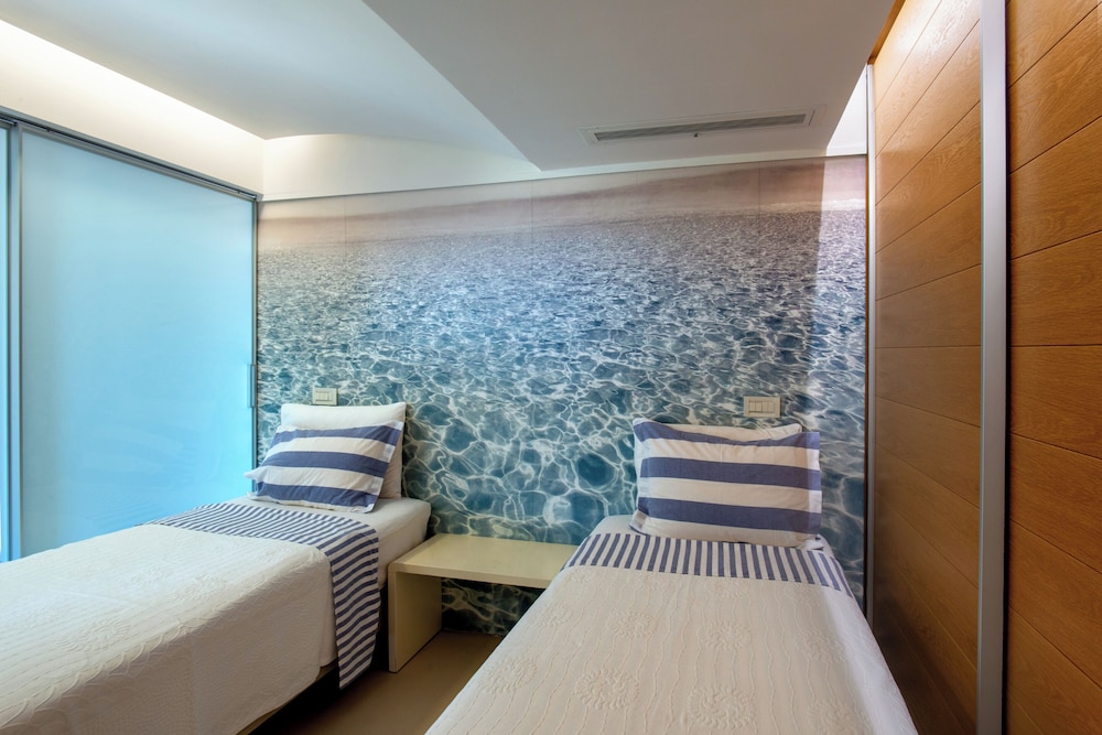 Paradise Beachfront Villa Athenian