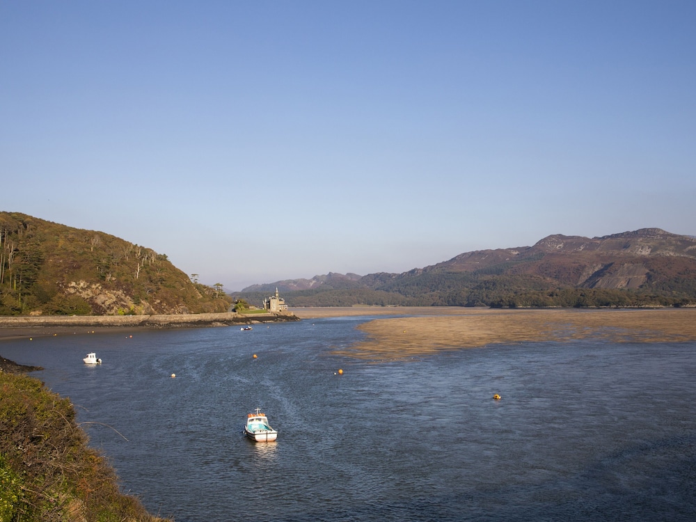 Bryn Y Mor