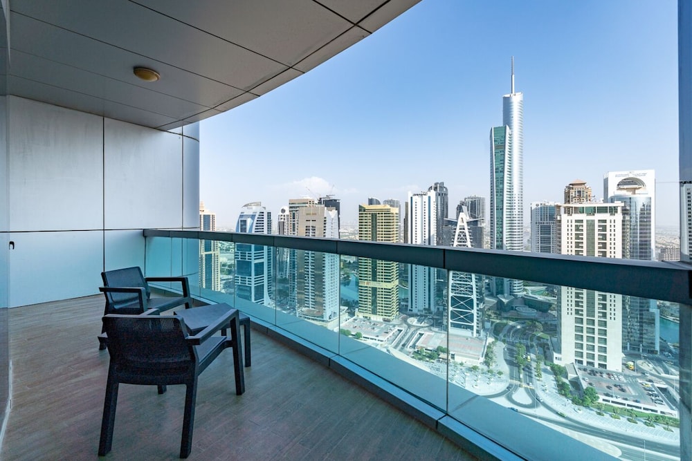 Dubai Marina - Stunning Huge 4 Bedroom Apts Near JBR - Gym - Pool - Parking by Sojo Stay