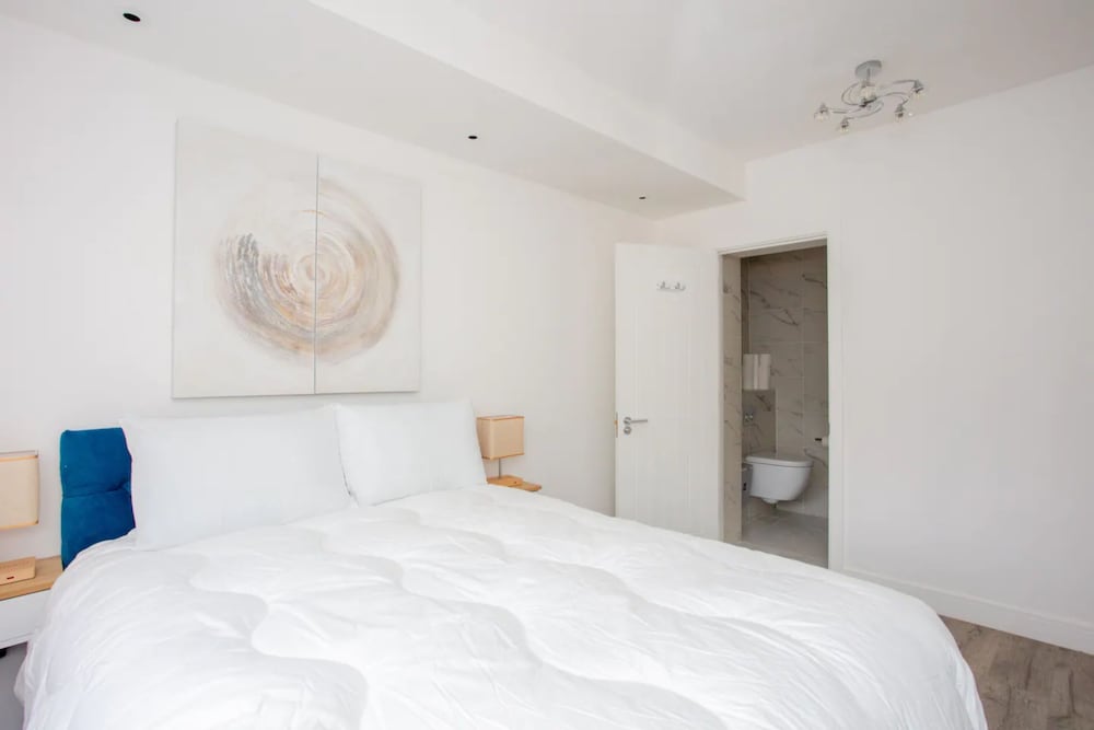 Bright 1 Bedroom Apartment in West London