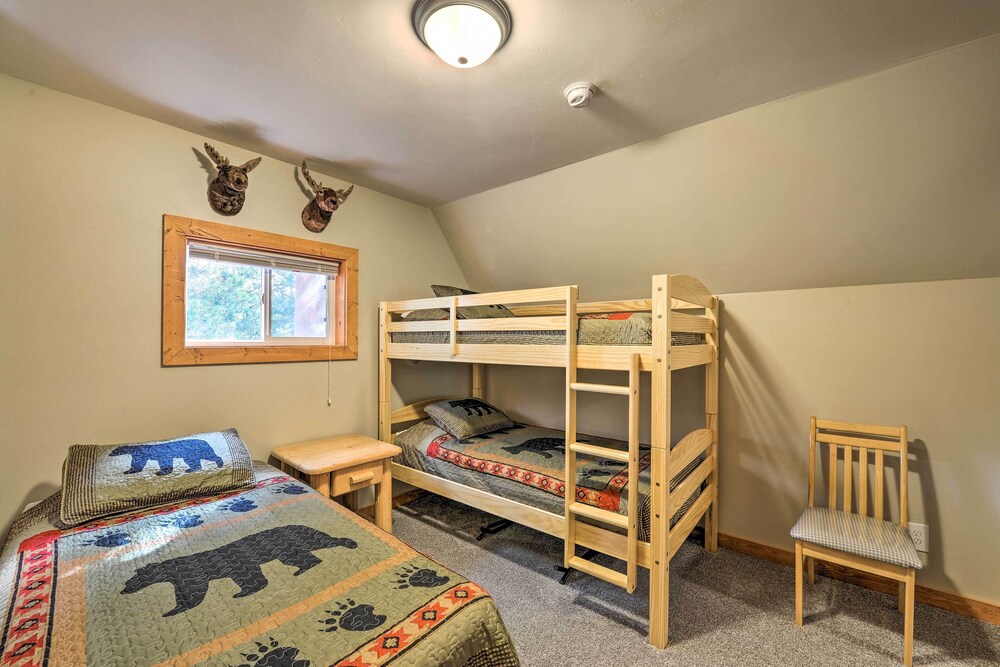 Family Cabin w/ Fire Pit - 25 Miles to Yellowstone view 4