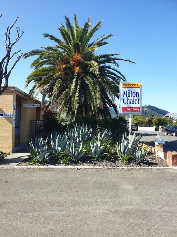 Milton Chalet Motel