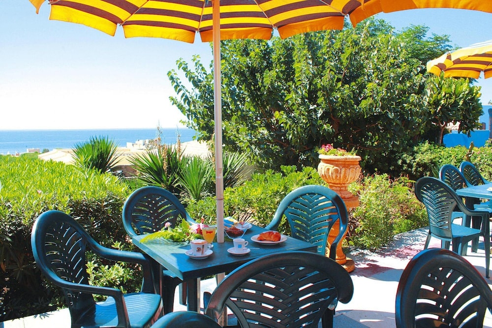 Apartment in Triscina by the Sea With Pools