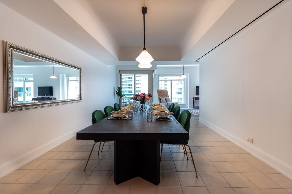 Elegant 3BR in Dubai Marina With Scenic Views!