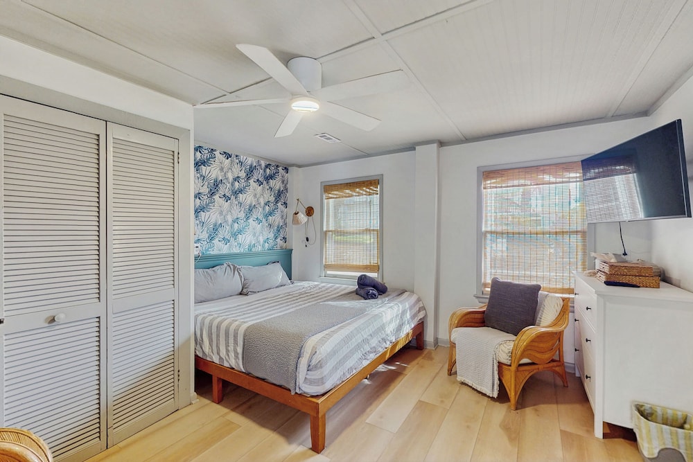 1BR Home w/ Outdoor Shower, Steps to Beach
