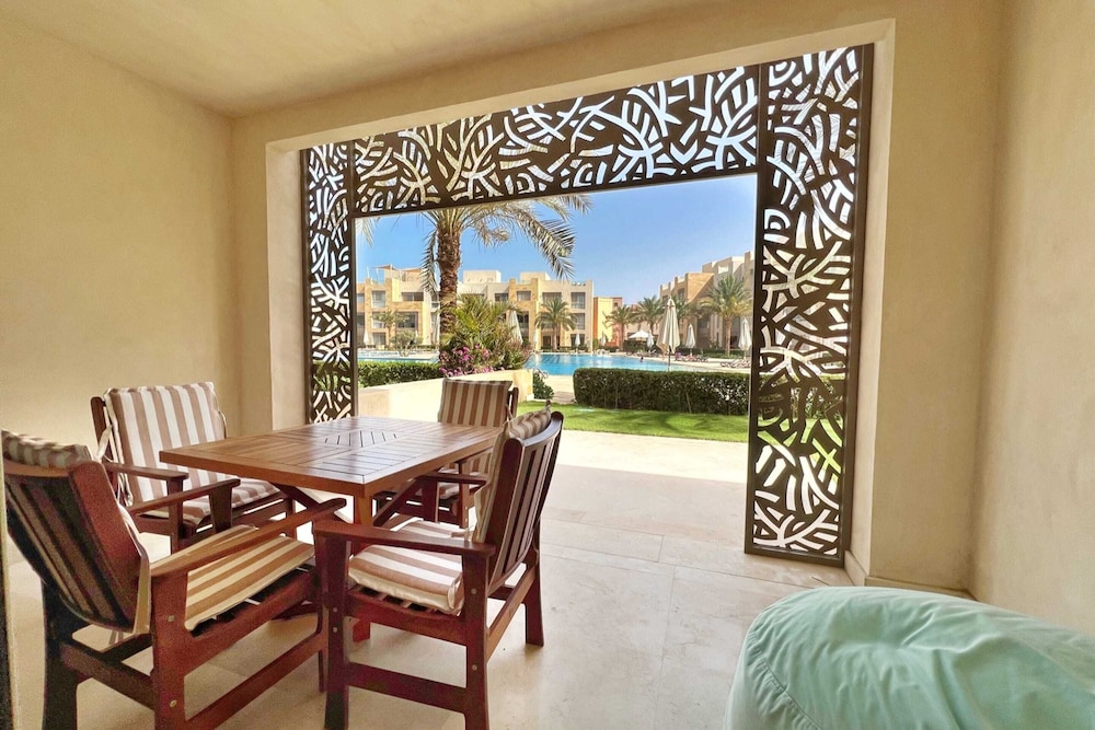 Xuru Stays I Exotic 1bdr w/ Outdoor Terrace Pool & Beach Access