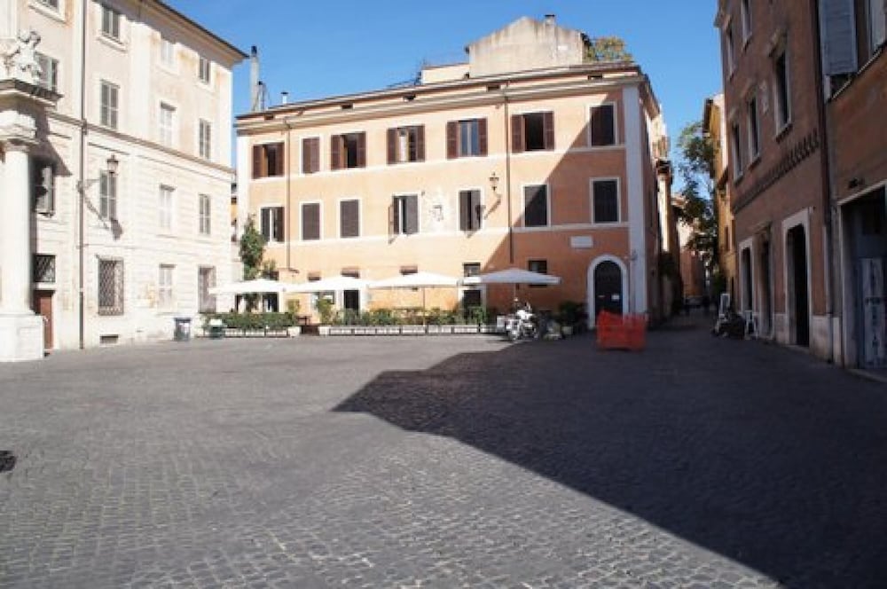 Rome With a Garden Delightful 1 Bedroom Apartment With Private Garden in Historic Trastevere