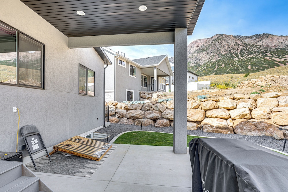 Pool Table & Putting Green! Scenic Ogden Escape