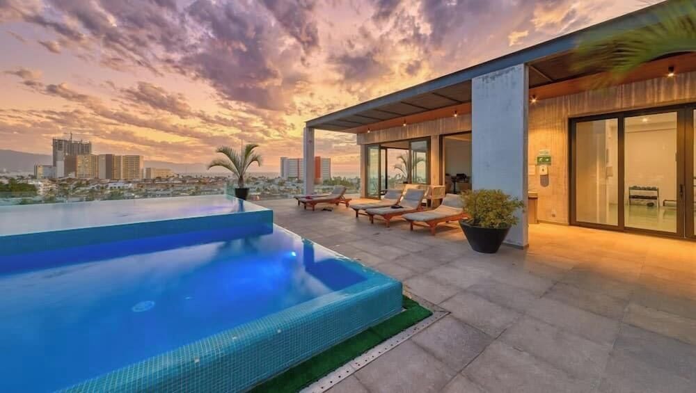 1BR Apartment - Private Balcony - Pool - Gym