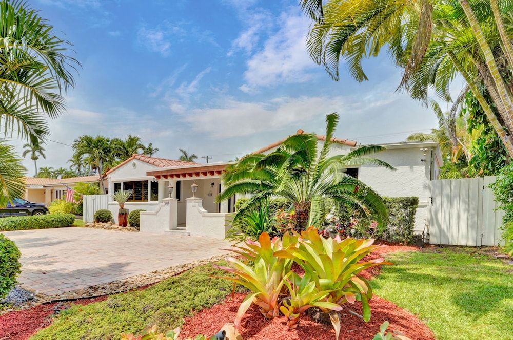 Hotel 4BD House with Private Heated Pool - Image 1