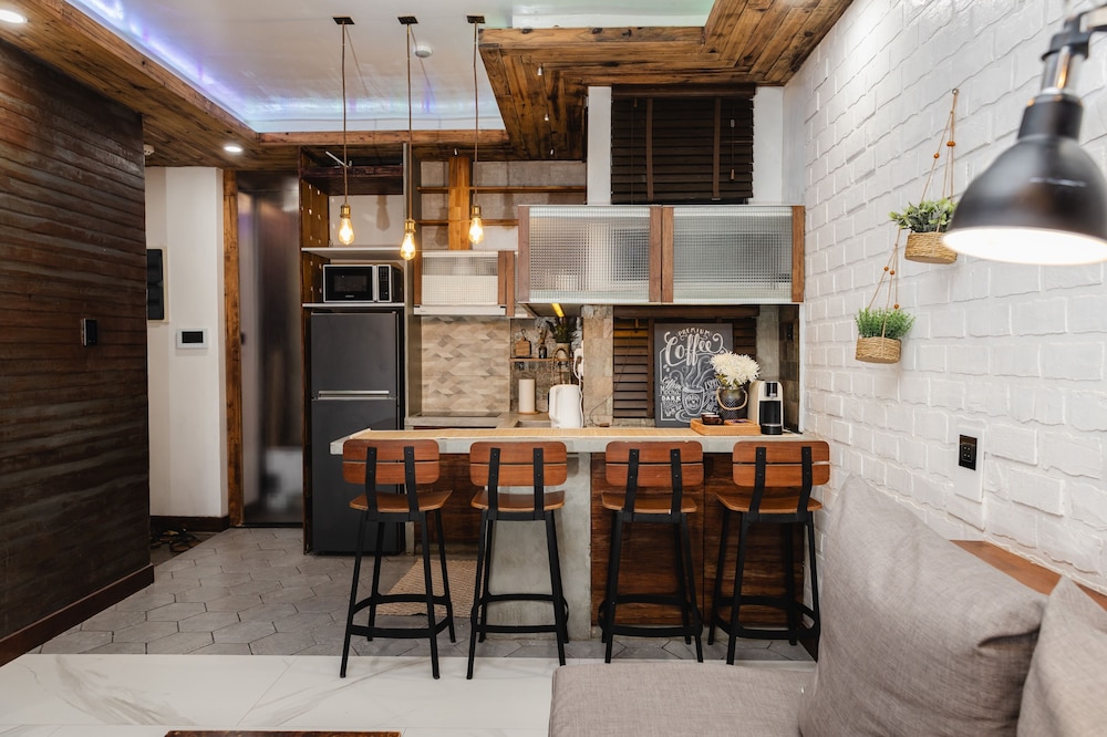 Modern 1BR Walk to Beach & City Spots