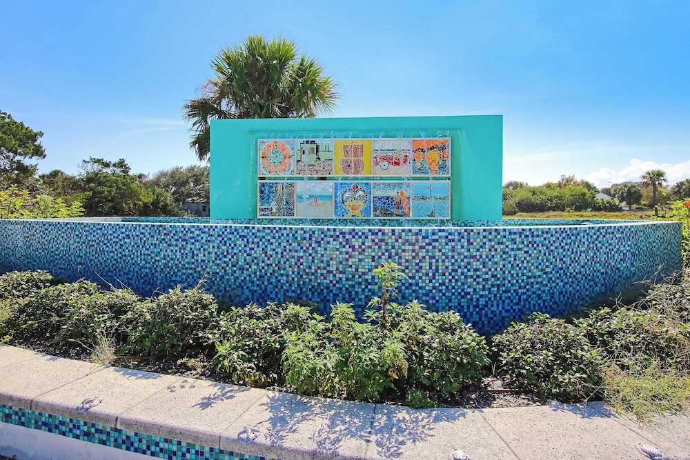 Serenity at Surfside by Avantstay Pool, Porches, Fire Pit & Arcade Near Vilano Beach
