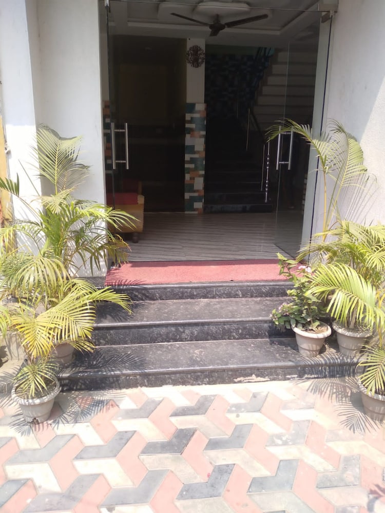 Goroomgo Sashi Puri view 5