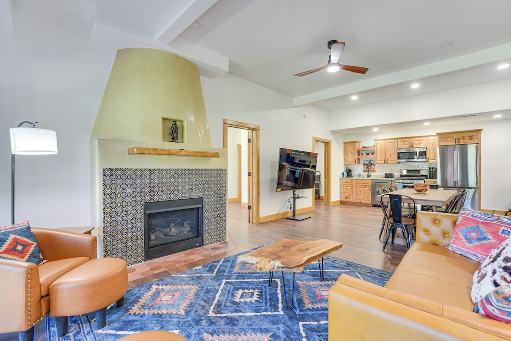 3 Mi to Resort: Year-round Angel Fire Getaway!