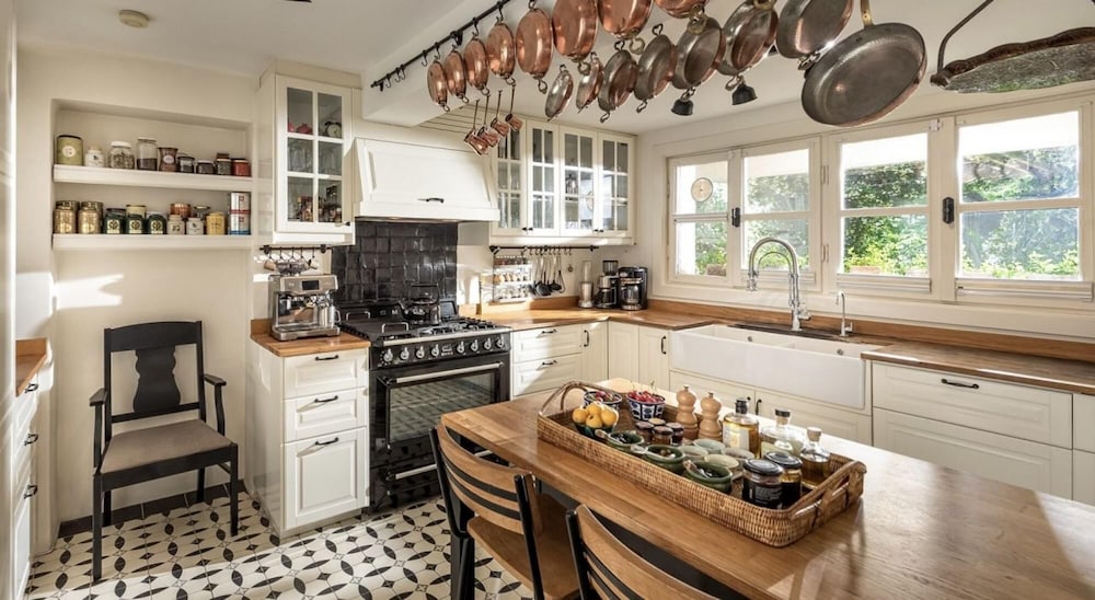 Enchanting 22 000m2 Property and Elegant 5 Bedroom Manor