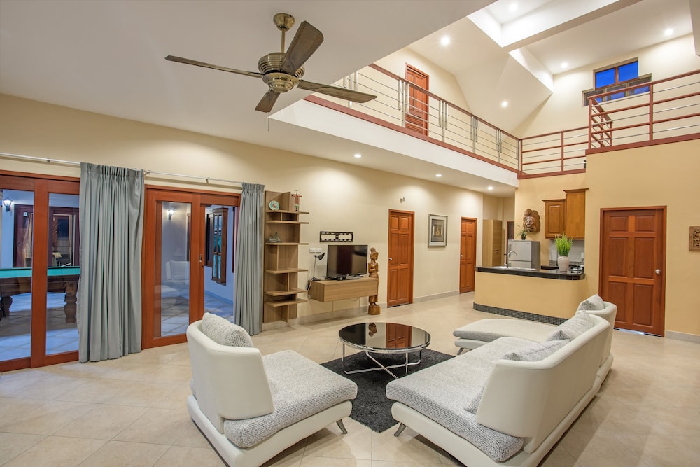 Blissful Villa Felicity with Ample Space view 4