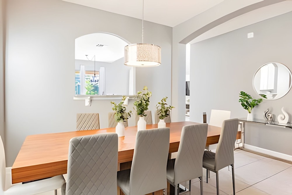 Solterra 6br, 4 Ensuites, Pool & Game Room