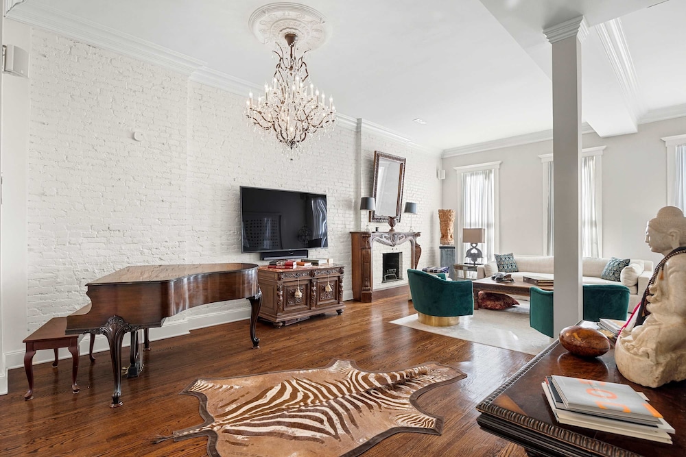 Gramercy Manor Triplex w Private Deck Garden