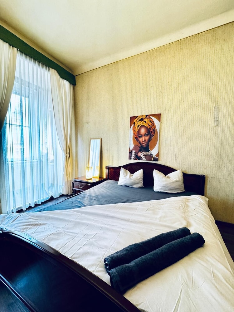 2BR Apartment for 5 Near Stadthalle