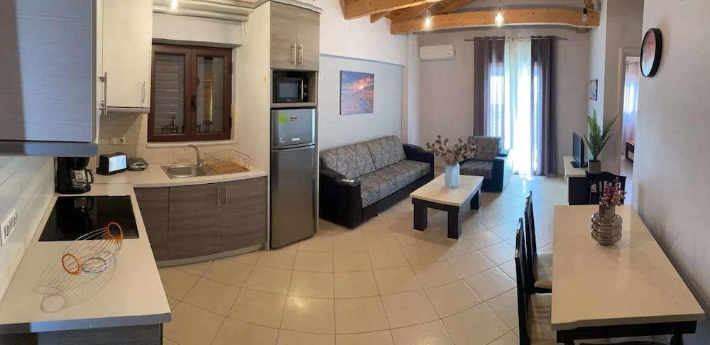 Villa Orestis - Stoupa Garden Getaway
