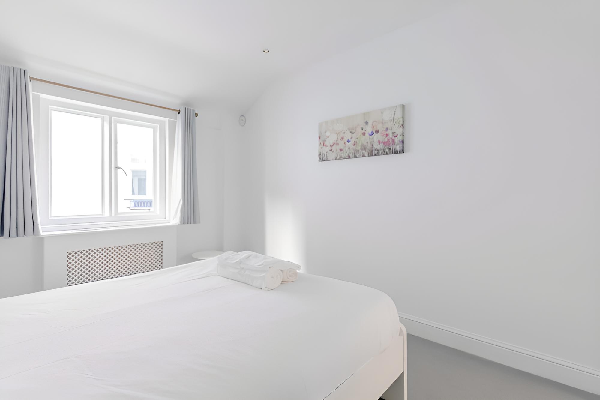 Central & Stylish 2BD Home Near Kensington Gardens