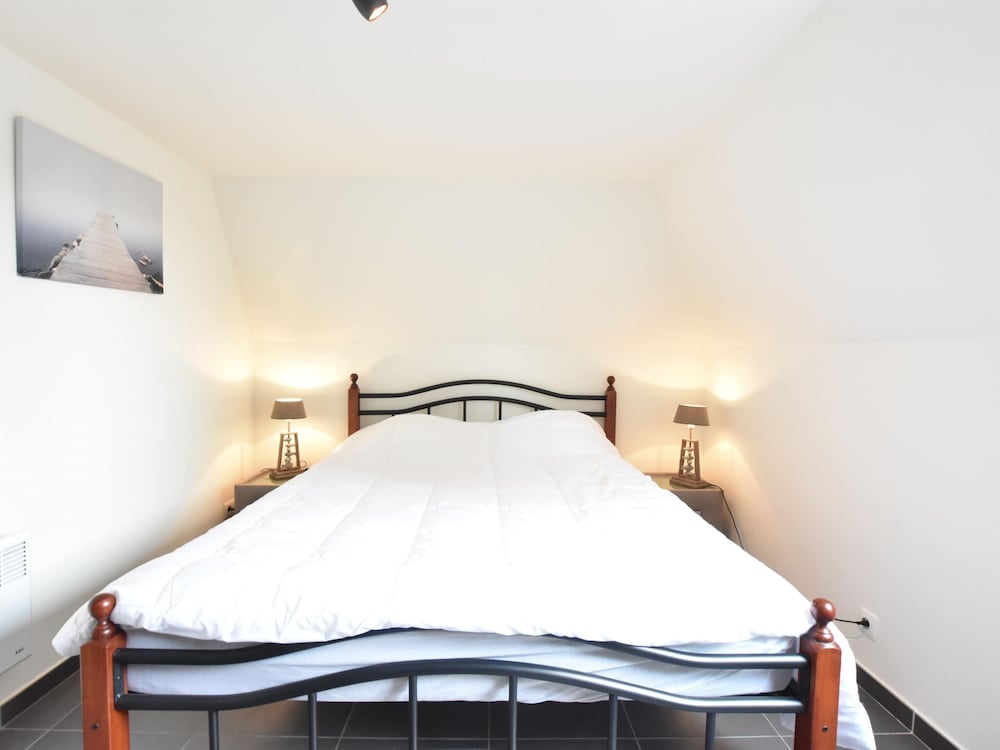 Cozy Holiday Home near Westhoek view 3