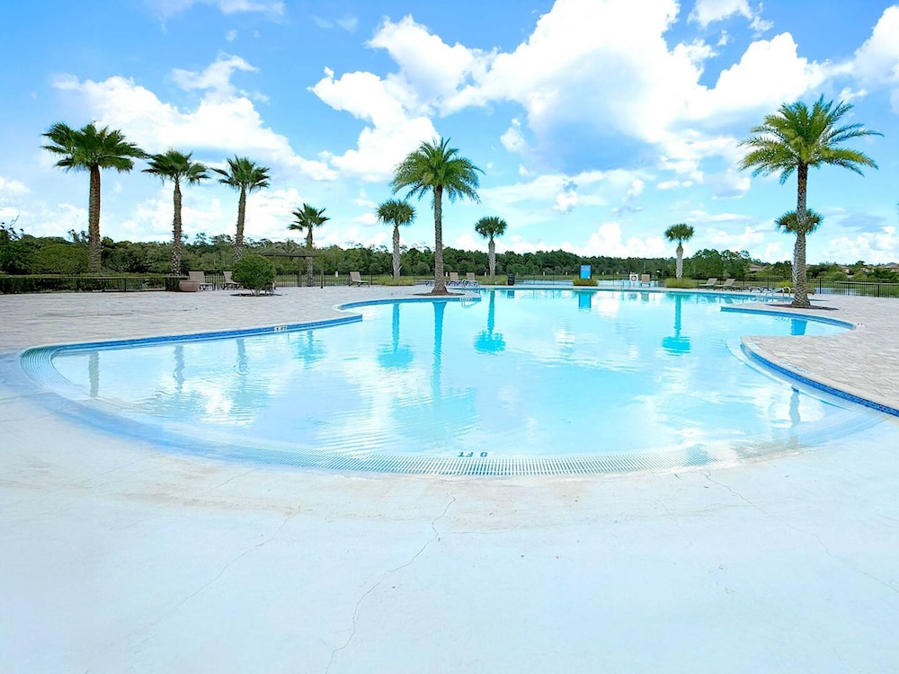 Family Villa in Windsor Lazy River BBQ Pool
