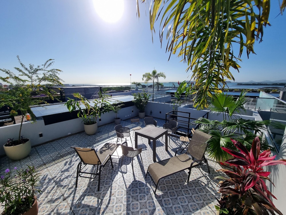 The Rooftop Condo by Acomodo