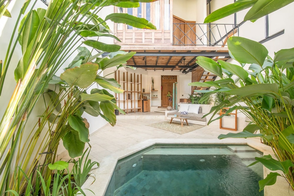 BA Villa 9 1 BR Villa 800m to Echo bea Elegant 1-br Villa With Pool 800m to Echo Beach