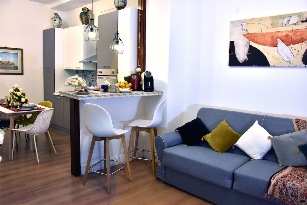 Gloden House Apartments