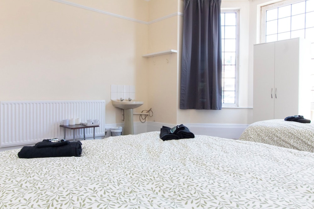 Brookvale Guest House Room 1