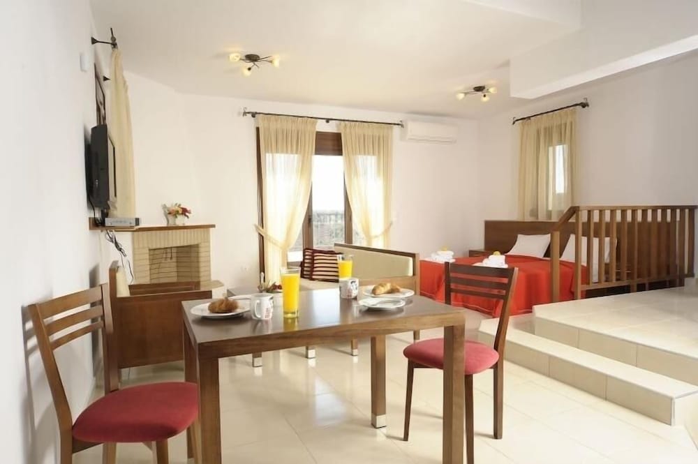 Lenikos Resort