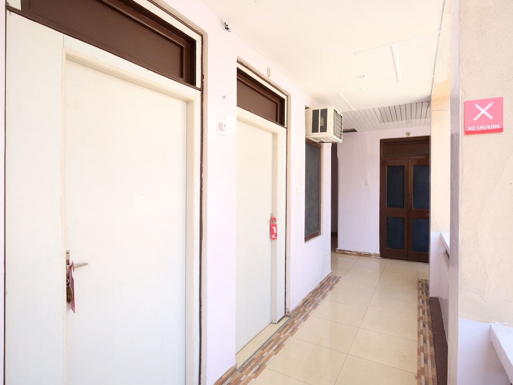 OYO 11595 Hotel Roxy