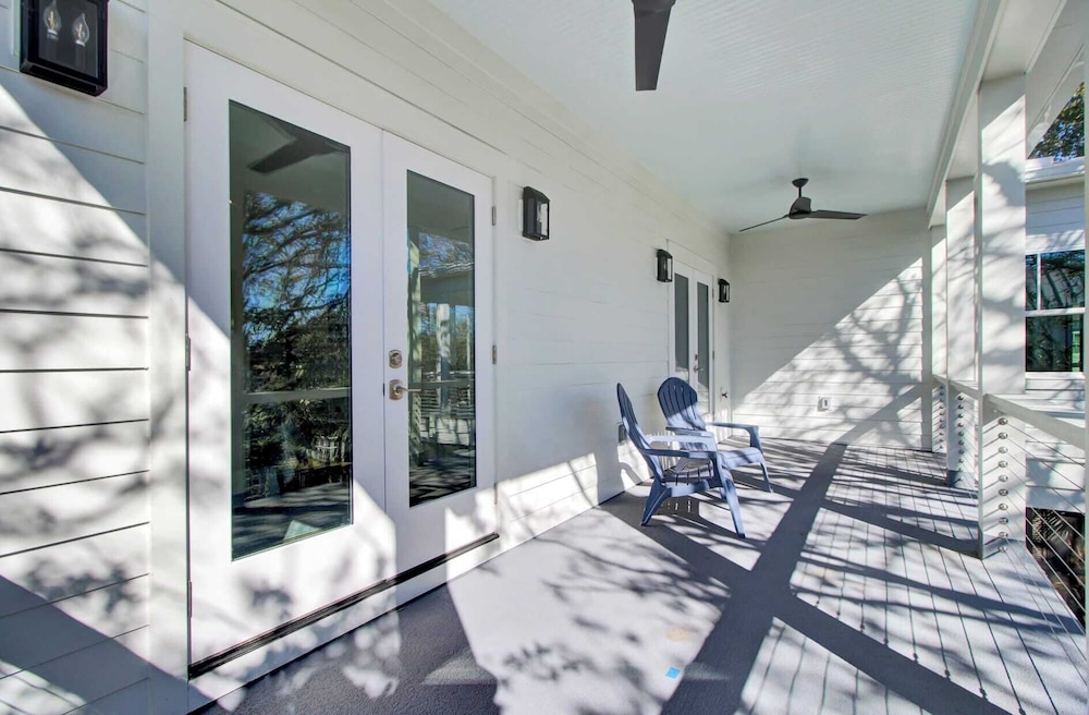 Walk to the Beach + Private Pool, Rooftop Terrace, Balcony 3602 Cameron