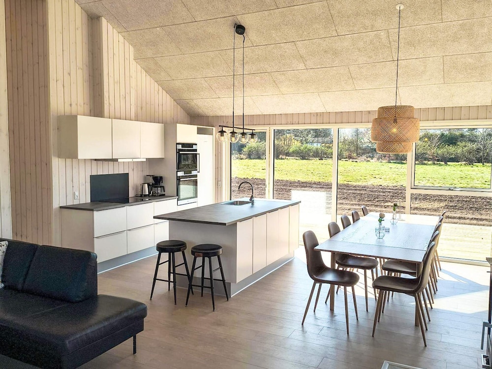 5 Star Holiday Home in Humble