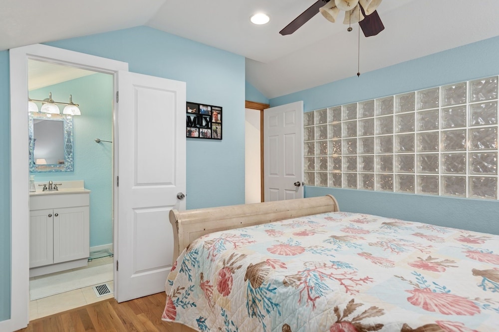 Sw 16 Brown Dog By The Sound 2 Bedroom Condo by RedAwning view 4