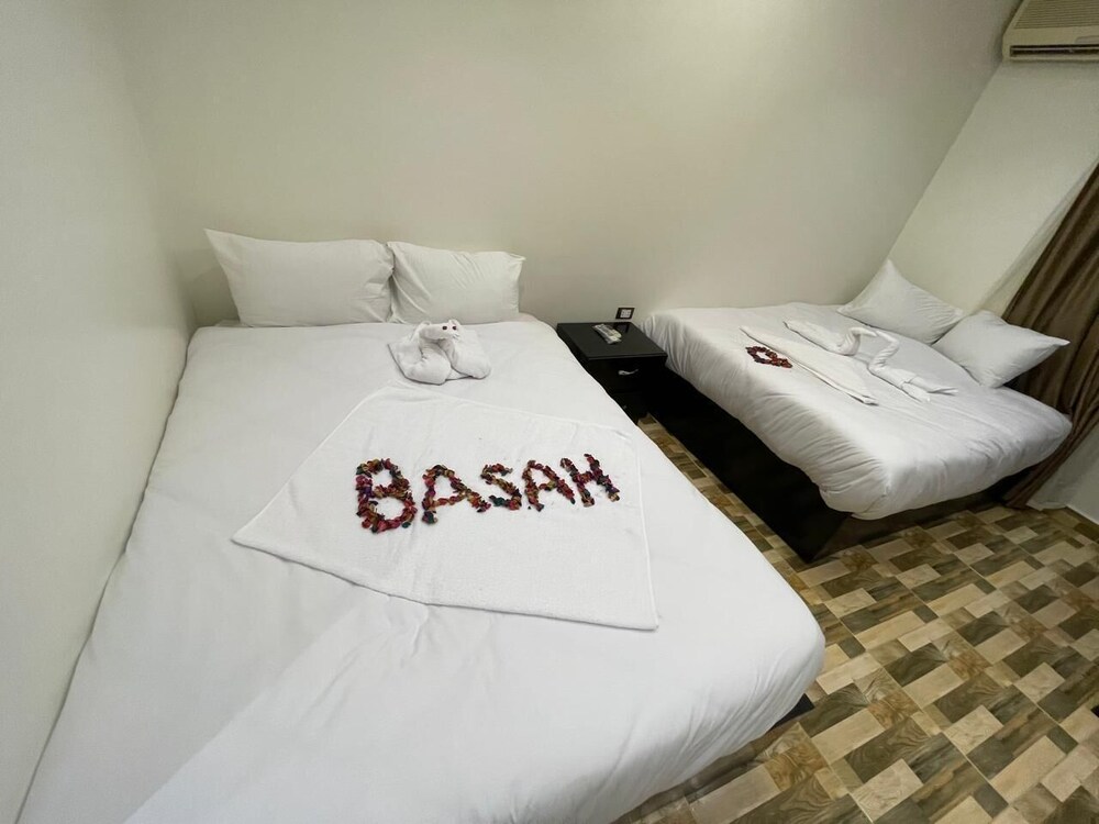 Basha Pyramids INN